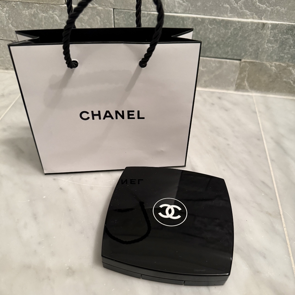 Chanel Camelia De Plumes Highlighting Powder NEW! - Picture 4 of 4